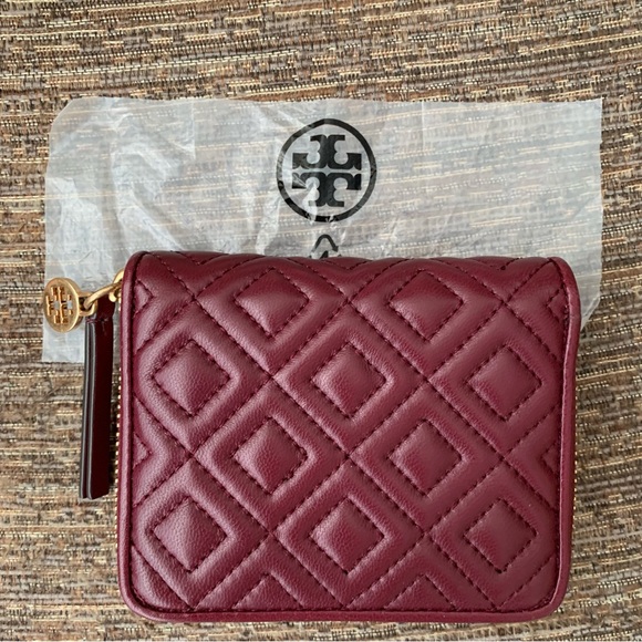 Tory Burch Handbags - Tory Burch Fleming collection like new wallet
